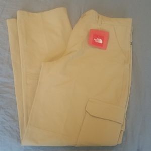 Boys North Face nylon cargo pant size 18/20